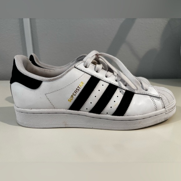 ⭐️Women's Adidas Superstar size 8.5⭐️ - Picture 6 of 12